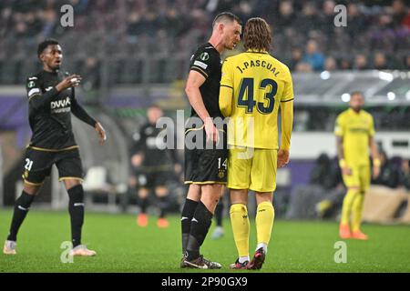 Brussel , Belgium . 09/03/2023, Jorge Pascual (43) of Villarreal and Jan Vertonghen (14) of Anderlecht pictured in talks during a soccer game between RSC Anderlecht and Villarreal CF in the 1/8 th finals in the Uefa Europa Conference League for the 2022-2023 season , on  Thursday 9 March 2023  in Brussel , Belgium . PHOTO SPORTPIX | David Catry Stock Photo
