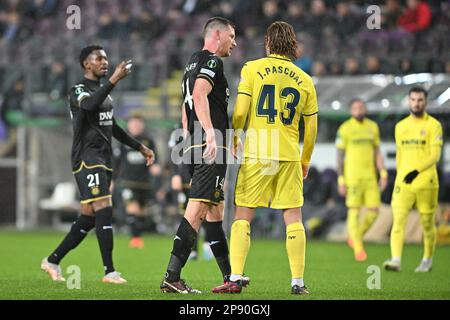 Brussel , Belgium . 09/03/2023, Jorge Pascual (43) of Villarreal and Jan Vertonghen (14) of Anderlecht pictured in talks during a soccer game between RSC Anderlecht and Villarreal CF in the 1/8 th finals in the Uefa Europa Conference League for the 2022-2023 season , on  Thursday 9 March 2023  in Brussel , Belgium . PHOTO SPORTPIX | David Catry Stock Photo