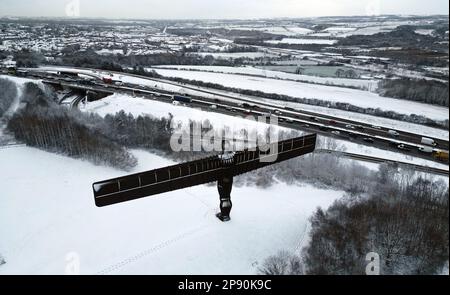 Antony Gormley's Angel of the North sculpture in the snow, at Gateshead, Tyne and Wear. Picture date: Friday March 10, 2023. Stock Photo