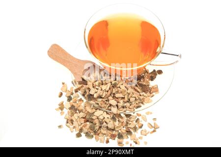 Kräutertee oder Aromatee aus getrockneten Curacaoschalenstücken, Pomeranze, Citrus aurantium currassuviensis Stock Photo