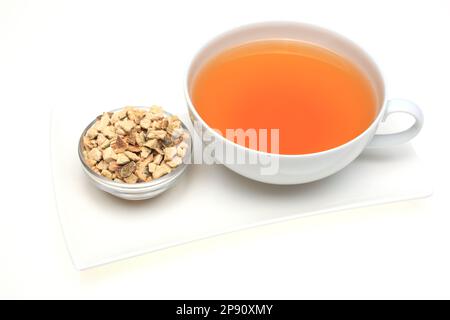 Kräutertee oder Aromatee aus getrockneten Curacaoschalenstücken, Pomeranze, Citrus aurantium currassuviensis Stock Photo