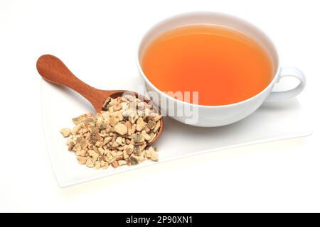 Kräutertee oder Aromatee aus getrockneten Curacaoschalenstücken, Pomeranze, Citrus aurantium currassuviensis Stock Photo