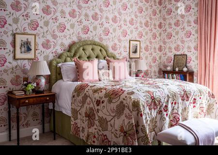 Alderney in aqua by Colefax and Fowler lauraingrams simonuptonphotos  hilarybatstone jennabur  Colefax and fowler wallpaper Wisteria design  Cottage wallpaper