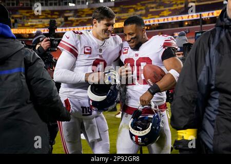 New York Giants quarterback Daniel Jones (8) hands off the ball against the  Washington Commanders during an NFL football game Sunday, Dec. 4, 2022, in  East Rutherford, N.J. (AP Photo/Adam Hunger Stock