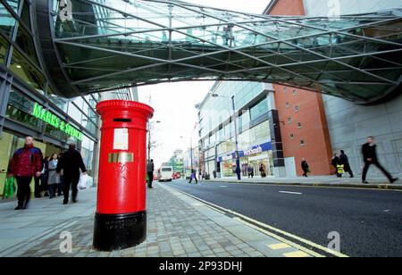 POST BOX IN ,CORPORATION STREET  MANCHESTER WHICH SURVIVED IRA BOMB (3,300-pound bomb)  BLAST IN JUNE 1996 OUTSIDE MARKS AND SPENCER IN MANCHESTER WHICH IS JOINED TO THE ARNDALE CENTRE BY A TUNNEL WALKWAY. At the time, England was hosting the Euro '96 football championships and a Russia vs. Germany match was scheduled to take place in Manchester the following day.Most of the rebuilding work was completed by the end of 1999.THE POST BOX WAS REMOVED AFTER THE BOMB BUT RETURNED AFTER THE REBUILD IN NOVEMBER 22ND 1999. PICTURE GARY ROBERTS/WORLDWIDEFEATURES.COM Stock Photo