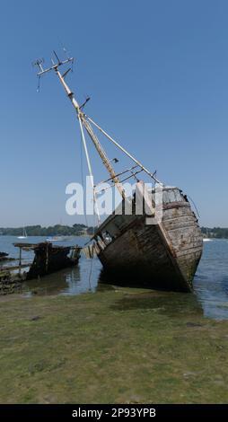 Boat graveyard at Pin Mill on the River Orwell, Suffolk, England, UK Stock Photo