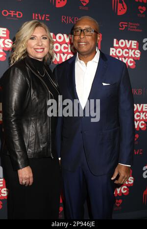 Musician Bernie Williams and wife Waleska arrive at the 9th Annual News  Photo - Getty Images