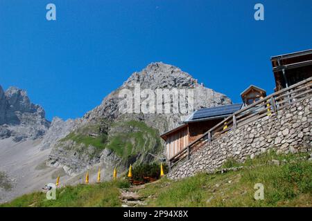 Coburger hut, DAV hut, above dragon lake, terrace, Mieminger mountain range, dragon head in the background, Ehrwald, Tirol, Austria Stock Photo
