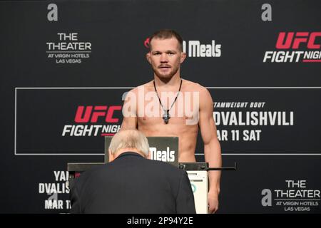 March 10, 2023, Las Vegas, NV, LAS VEGAS, NV, United States: LAS VEGAS, NV - MARCH 10: Petr Yan steps on the scale for the official weigh-ins at UFC Apex for UFC Fight Night - Vegas 71 - Yan vs Dvalishvili on March 10, 2023 in Las Vegas, NV, United States. (Credit Image: © Louis Grasse/PX Imagens via ZUMA Press Wire) EDITORIAL USAGE ONLY! Not for Commercial USAGE! Stock Photo