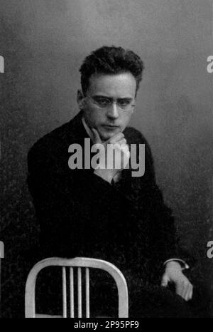 1911, AUSTRIA : The austrian music composer ANTON WEBERN ( 1883 - 1945 ). - COMPOSITORE  - CLASSICA - CLASSICAL - PORTRAIT - RITRATTO - MUSICISTA - MUSICA  occhiali - lens - glasses - thinker - pensatore  - -- ARCHIVIO GBB Stock Photo