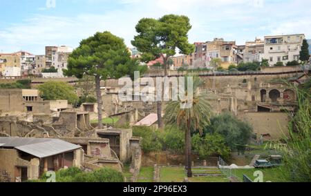 Herculaneum uncovered. Herculaneum was buried under volcanic ash and pumice in the eruption of Mount Vesuvius in AD 79. Ercolano, Campania, Italy . General view. Stock Photo