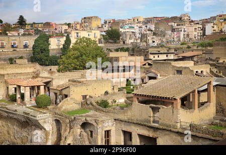 Herculaneum uncovered. Herculaneum was buried under volcanic ash and pumice in the eruption of Mount Vesuvius in AD 79. Ercolano, Campania, Italy . General view. Stock Photo