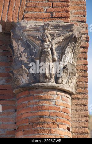 Herculaneum uncovered. Herculaneum was buried under volcanic ash and pumice in the eruption of Mount Vesuvius in AD 79. Ercolano, Campania, Italy . Detail of brick columns and capital Stock Photo