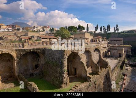 Herculaneum uncovered. Herculaneum was buried under volcanic ash and pumice in the eruption of Mount Vesuvius in AD 79. Ercolano, Campania, Italy . General view with what were seafront arches facing the water. Stock Photo