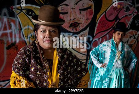 At left Angela la Folclorista, at right Benita la Intocable, cholitas females wrestlers, El Alto, La Paz, Bolivia Stock Photo