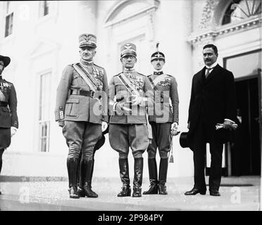 1921, Washington , USA  : The italianGenerale and a Marshal of Italy  ARMANDO DIAZ  ( 1861 - 1928 ) at White House ( first from left ) with Generale DE LUCA KENNEDY and Prince RUSPOLI , received from the US President . On November 1, 1921 Diaz was in Kansas City to take part in the groundbreaking ceremony for the Liberty Memorial that was being constructed there. Also present that day were Lieutenant General Baron Jacques of Belgium, Admiral David Beatty of Great Britain, Marshal Ferdinand Foch of France and General John J. Pershing of the United States. One of the main speakers was Vice Presi Stock Photo