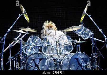 イ・ジュンギ 2009 Fan Event & Concert in Japan Japan's music band X Japan member Yoshiki Hayashi performs