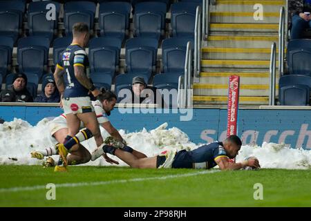 David Fusitu’a #2 of Leeds Rhinos scores a try during the Betfred Super League Round 4 match Leeds Rhinos vs Wakefield Trinity at Headingley Stadium, Leeds, United Kingdom, 10th March 2023  (Photo by Steve Flynn/News Images) Stock Photo