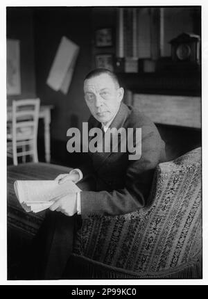 1920 , august , New York , USA : The russian music composer  and pianist SERGEI RACHMANINOFF ( Sergej Vasil'evic Rahmaninov - Sergej Vasilyevich Rachmaninov ) (Velikij Novgorod, Russia 1873 – Beverly Hills, USA 1943 ) . He had great success with the Opera ALEKO , four piano concertos and many others works . He was one of the greatest pianist of his time . Photograph by Bain , New York - PIANISTA - COMPOSITORE - OPERA LIRICA - CLASSICA - CLASSICAL - PORTRAIT - RITRATTO - MUSICISTA - MUSICA   - CRAVATTA - TIE - -- ARCHIVIO GBB Stock Photo