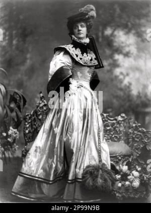 The theatre actress ADA REHAN ( 1860 - 1916 ) in a Shakespeare play ...