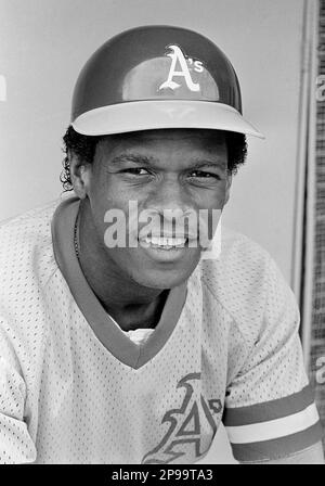 On this day in 1991, Rickey Henderson of the Oakland A's surpassed Lou  Brock as the major league career stolen base leader with his 939th…
