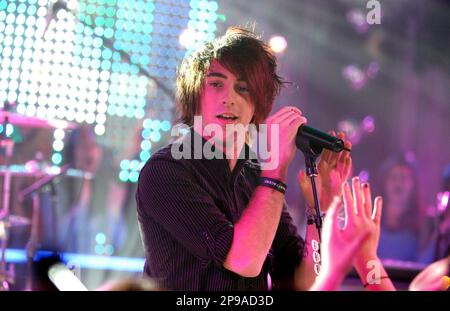 オール・タイム・ロウ Alex Gaskarth ギターピック lead-singer-alex-gaskarth-all-