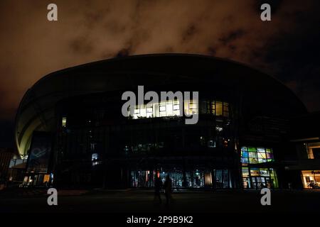 Ludwigshafen, Germany. 10th Mar, 2023. Only little light shines at the Rhein-Galerie shopping center. A power outage occurred in Ludwigshafen on Friday. Credit: Uwe Anspach/dpa/Alamy Live News Stock Photo