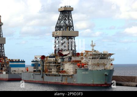 The 57,000 ton drill ship Ensco DS-8 moored with four other drill ships at Las Palmas, Grand Canaria, Spain, April 2022. Stock Photo