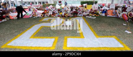 15 years ago today we lost the great Sean Taylor. Today he will be honored  with a Memorial at FedEx Field and 21 decals on the back of…