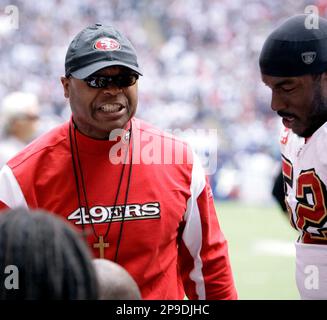 San Francisco interim coach Mike Singletary checks the instant replay  during an NFL football game against the Dallas Cowboys, Sunday, Nov. 23,  2008, in Irving, Texas. (AP Photo/Matt Slocum Stock Photo - Alamy