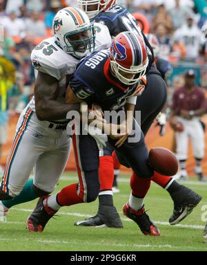 Miami Dolphins linebacker Joey Porter (55) stands on sideline during the  first quarter of a football game Sunday, Oct. 7, 2007 in Houston. (AP  Photo/David J. Phillip Stock Photo - Alamy