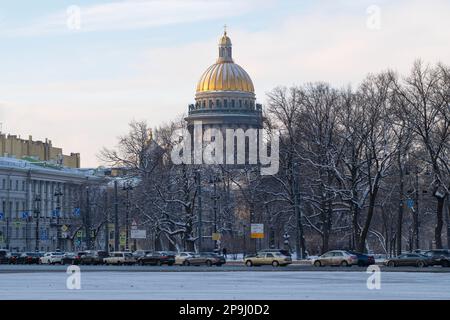 SAINT PETERSBURG, RUSSIA - MARCH 06, 2023: The dome of St. Isaac's Cathedral on the trees of the Alexander Garden on a March morning. Historic center Stock Photo