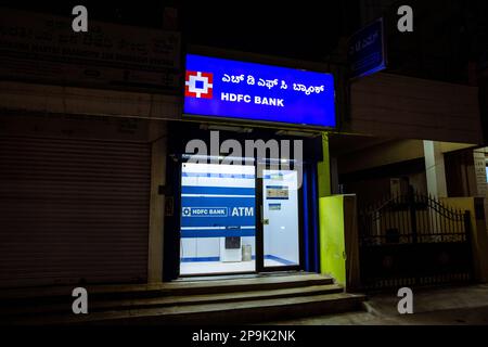 DISTRICT KATNI, INDIA - JUNE 02, 2020: An indian woman holding smart phone  with displaying HDB Financial Services logo on screen, modern banking educa  Stock Photo - Alamy