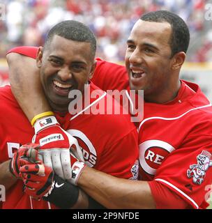 Cincinnati Reds' Chris Dickerson plays in the baseball game between the Pittsburgh  Pirates and the Cincinnati Reds in Pittsburgh, Friday, April 16, 2010. (AP  Photo/Keith Srakocic Stock Photo - Alamy