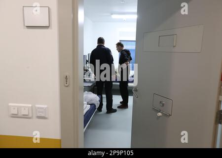 the transfer of 280 prisoners from the old to the new prison in ...