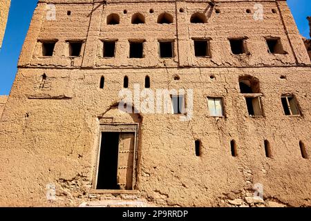 Falling down mud-brick ruins of the old village in Al Hamra, Oman Stock Photo