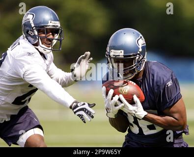 Seattle Seahawks wide receivers Courtney Taylor (L) and Nate Burleson watch  the replay screen during the fourth quarter against the Cincinnati Bengals  at Qwest Field in Seattle on September 23, 2007. The