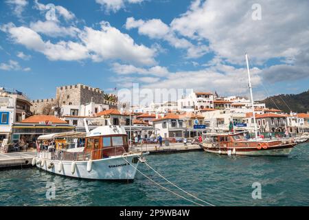 Marmaris, Turkey – March 23, 2022. Waterfront in Marmaris resort town in Turkey. View of  Barbaros caddesi street with boats, commercial and residenti Stock Photo