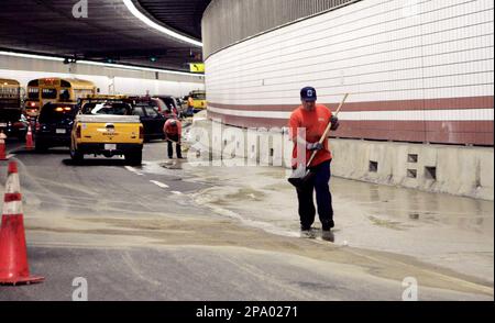 https://l450v.alamy.com/450v/2pa0271/file-in-this-file-photo-taken-wednesday-sept-15-2004-workers-clear-water-from-the-tunnel-in-the-northbound-lanes-of-i-93-in-boston-modern-continental-co-the-largest-construction-contractor-on-bostons-big-dig-project-filed-for-bankruptcy-protection-monday-june-23-2008-after-federal-prosecutors-charged-the-company-on-friday-with-lying-about-its-work-on-the-nations-costliest-public-works-project-prosecutors-accused-modern-continental-of-knowing-about-poor-workmanship-on-slurry-walls-in-the-tunnel-before-portions-of-the-walls-blew-out-in-2004-prosecutors-also-accused-the-company-2pa0271.jpg
