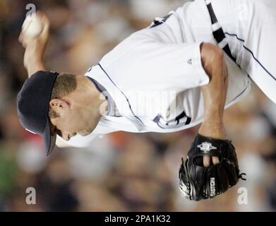 Todd Jones - Detroit Tigers catcher Ivan Rodriguez #7 and