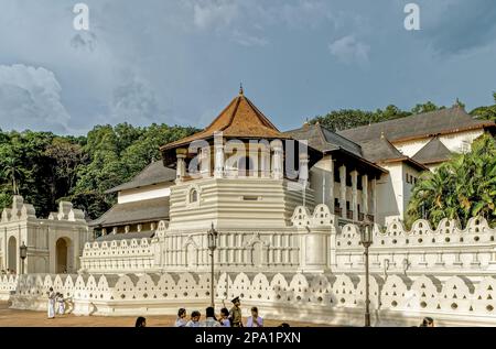 09 08 2007 Temple Of The Sacred Tooth Relic, That Is Located In The Royal Palace Complex Of The Former Kingdom Of Kandy Sri Lanka Asia. Stock Photo