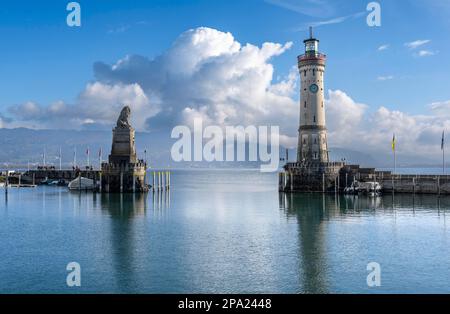 Harbour entrance of Lindau Harbour, pier with New Lindau Lighthouse and Bavarian Lion, Lindau Island, Lake Constance, Bavaria, Germany Stock Photo