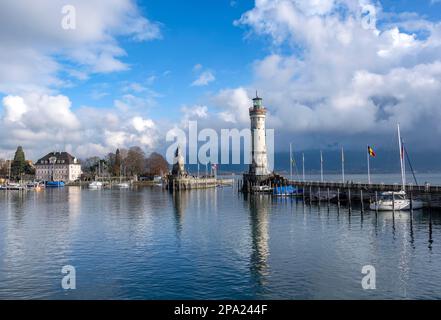 Harbour entrance of Lindau Harbour, pier with New Lindau Lighthouse and Bavarian Lion, Lindau Island, Lake Constance, Bavaria, Germany Stock Photo