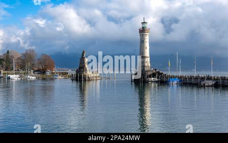 Harbour entrance of Lindau Harbour, pier with New Lindau Lighthouse and Bavarian Lion, Lindau Island, Lake Constance, Bavaria, Germany Stock Photo