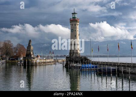 Harbour entrance of Lindau Harbour, pier with New Lindau Lighthouse and Bavarian Lion, Lindau Island, Lake Constance, Bavaria, Germany Stock Photo