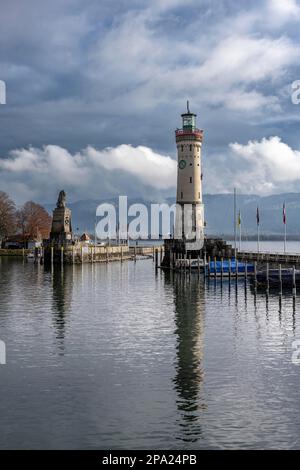 Harbour entrance of Lindau Harbour, pier with New Lindau Lighthouse and Bavarian Lion, Lindau Island, Lake Constance, Bavaria, Germany Stock Photo