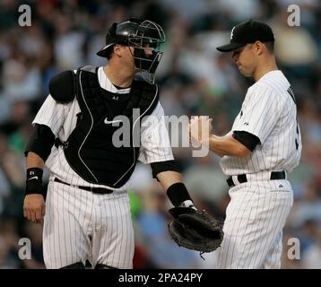 Catcher A.J. Pierzynski (re.), Joe Crede (24) und Teamkollegen (alle  Chicago White Sox) feiern