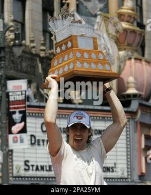 Henrik Zetterberg, 2008 Conn Smythe Trophy Winner  Detroit red wings, Red  wings hockey, Henrik zetterberg