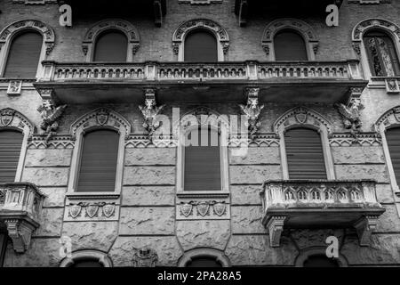 Turin, Corso Francia, Casa dei DraghiPalazzo della Vittoria von Gottardo Gussoni (art nouveau house). Dragon detail on the facade Stock Photo