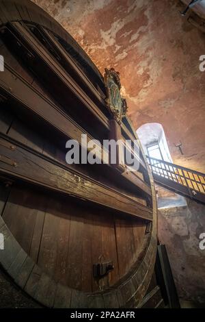 Heidelberg Tun - Large Wine Barrel at Heidelberg Castle cellars - Heidelberg, Germany Stock Photo